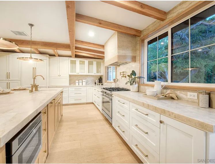 Luxury White & Gold Kitchen