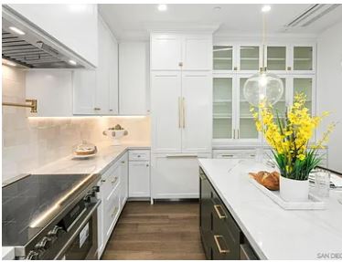 Bright Kitchen & Glass Cabinets